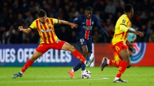 El PSG supera por la mínima al RC Lens y mantiene el invicto en la Ligue 1