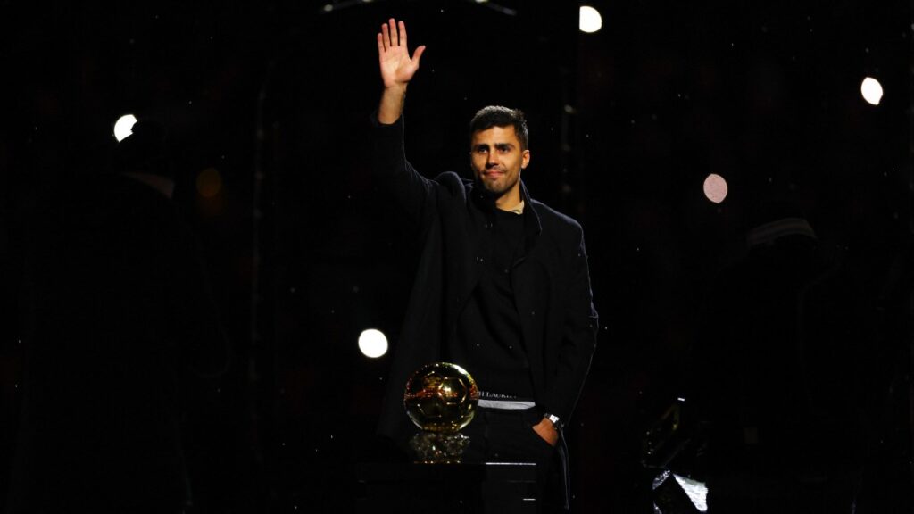 Rodri ofrece el Balón de Oro 2024 a los aficionados del Manchester City