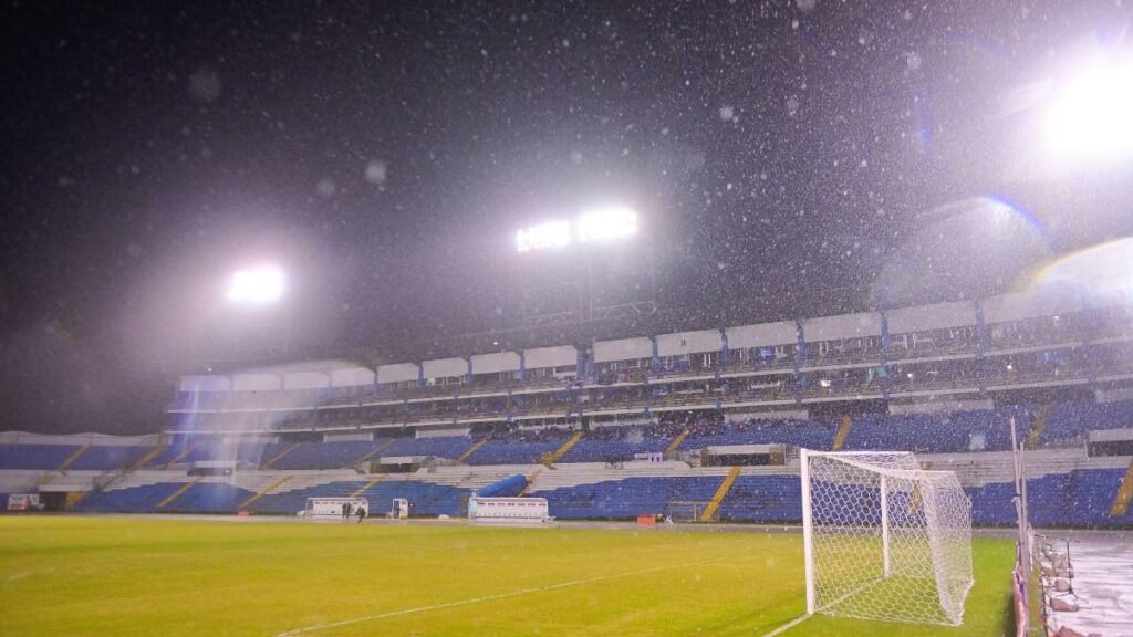 Reportan que para el partido entre Honduras y México se presentará una inminente lluvia en una cancha nueva que podría generar lesiones