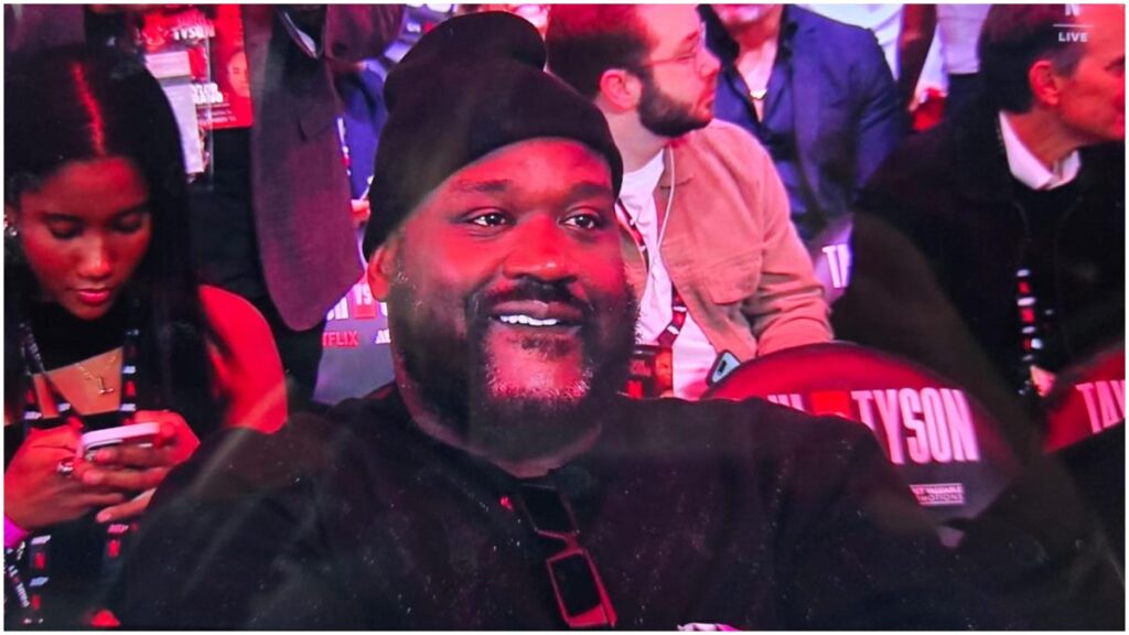 Shaquille O'Neal en la pelea de Mike Tyson vs Jake Paul | Screenshot