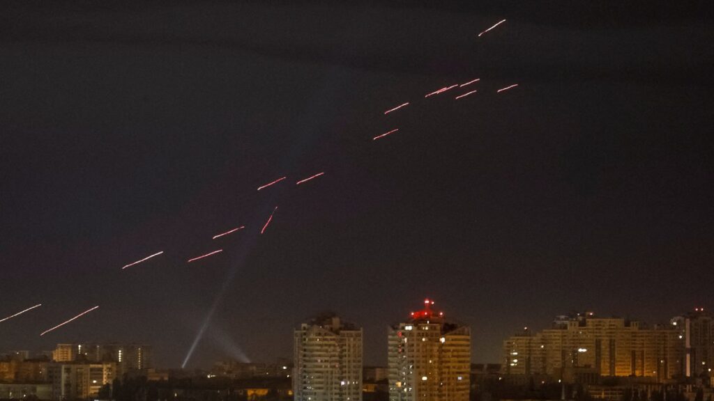 Lluvia de estrellas Táuridas: Te contamos cuándo, dónde y a qué hora observar este fenómeno celeste lleno de luz.