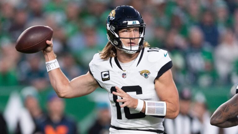 Trevor Lawrence es baja contra los Vikings y podría perderse el resto de la temporada