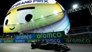 Mercedes domina en Las Vegas y se queda con el 1-2 de las Prácticas Libres 1; Checo Pérez termina entre los diez mejores