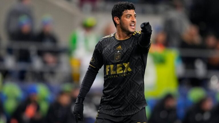 ¿Por qué no juega Carlos Vela? Steve Cherundolo revela la razón