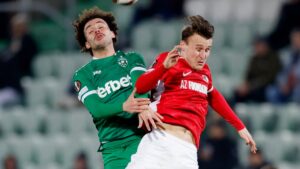 AZ Alkmaar desperdicia una ventaja de dos goles y Ludogorets rescata un empate en Bulgaria