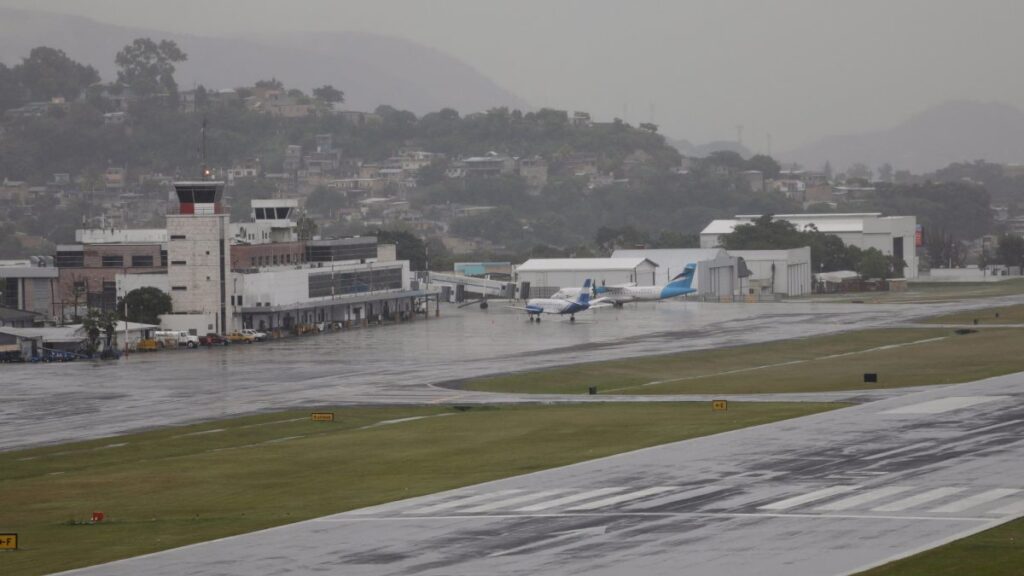 Un banco de niebla afectó las operaciones en los aeropuertos de la Ciudad de México (AICM y AIFA) este 2 de diciembre del 2024