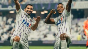 Al Ain gana, gusta y golea al Baniyas con hat-trick de Kodjo Laba