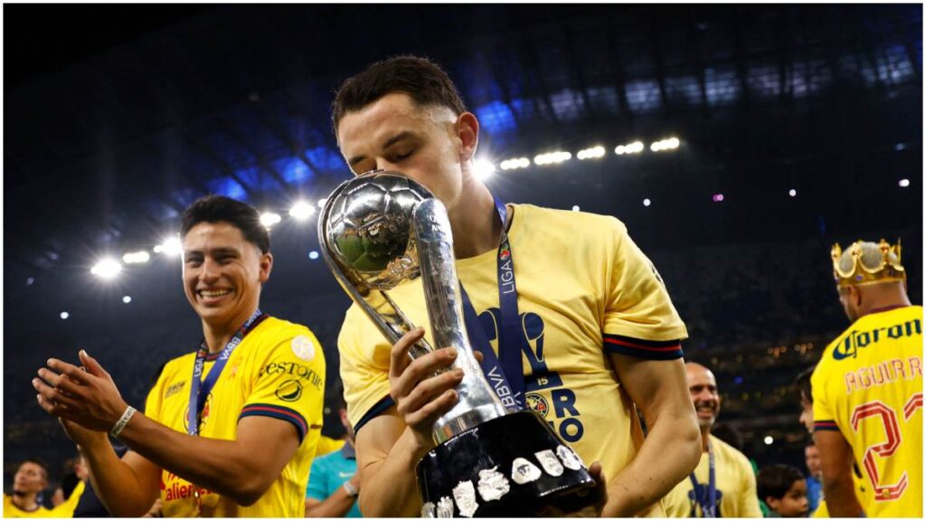 América celebra con el trofeo de la Liga MX | Reuters