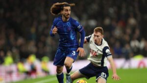 Chelsea se ‘lava la cara’ tras los errores de Cucurella: le remonta al Tottenham y se pone segundo en la Premier League