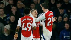 El Arsenal continúa a la caza del Liverpool tras quitarle tres puntos al Ipswich Town