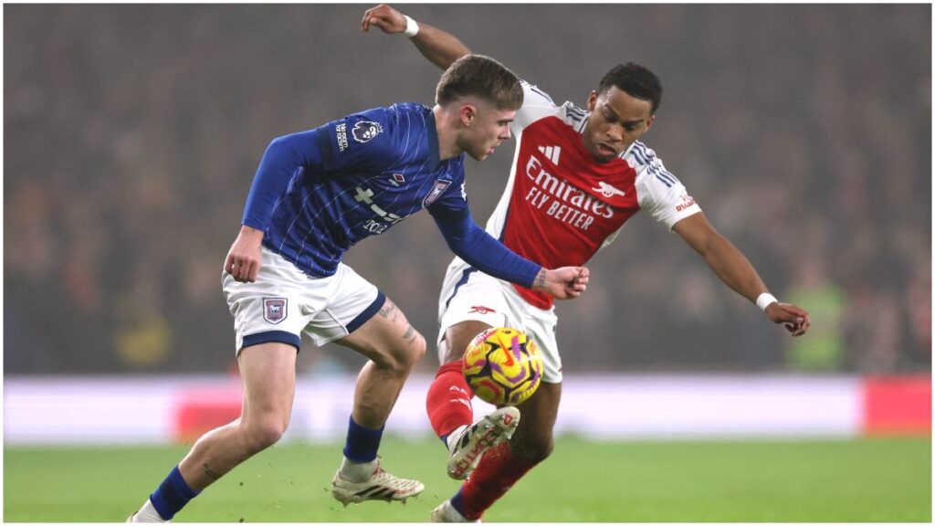 Arsenal y Ipswich, durante la jornada post navideña | Reuters