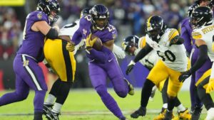 Baltimore Ravens derrota a Pittsburgh Steelers, aprieta la AFC Norte y clasifica a Playoffs