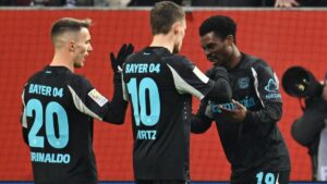 Bayer Leverkusen aprovecha el tropiezo del Bayern y recorta distancias por el liderato de la Bundesliga