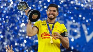 Henry Martín se une a la lista de históricos capitanes de las Águilas del América