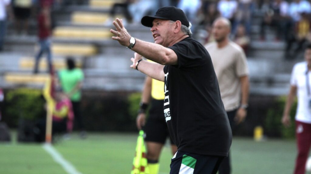 Hernán Darío Herrera, DT del Once Caldas | VizzorImage.