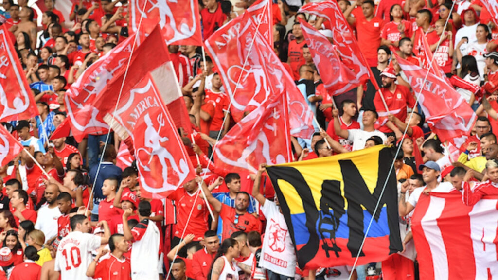 Hinchada de América de Cali | VIzzorImage.