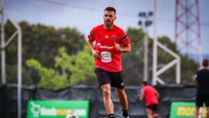 Iago Falque recibe amenazas de hinchas de Alajuelense