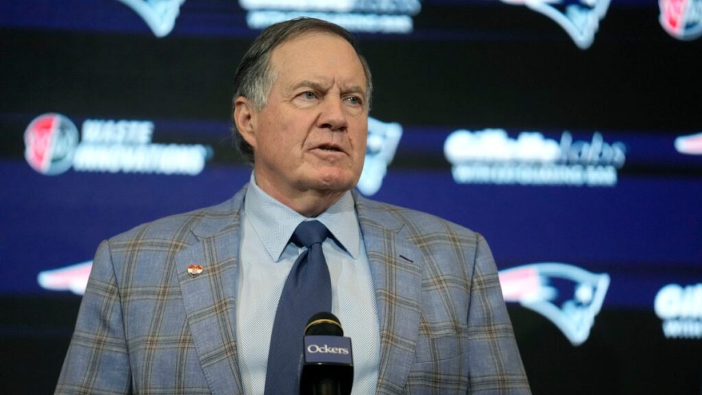 Bill Belichick llega North Carolina de la NCAA |AP