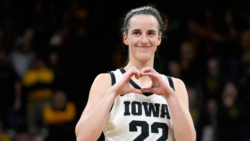 Caitlin Clark ha revolucionado el básquetbol femenil. AP