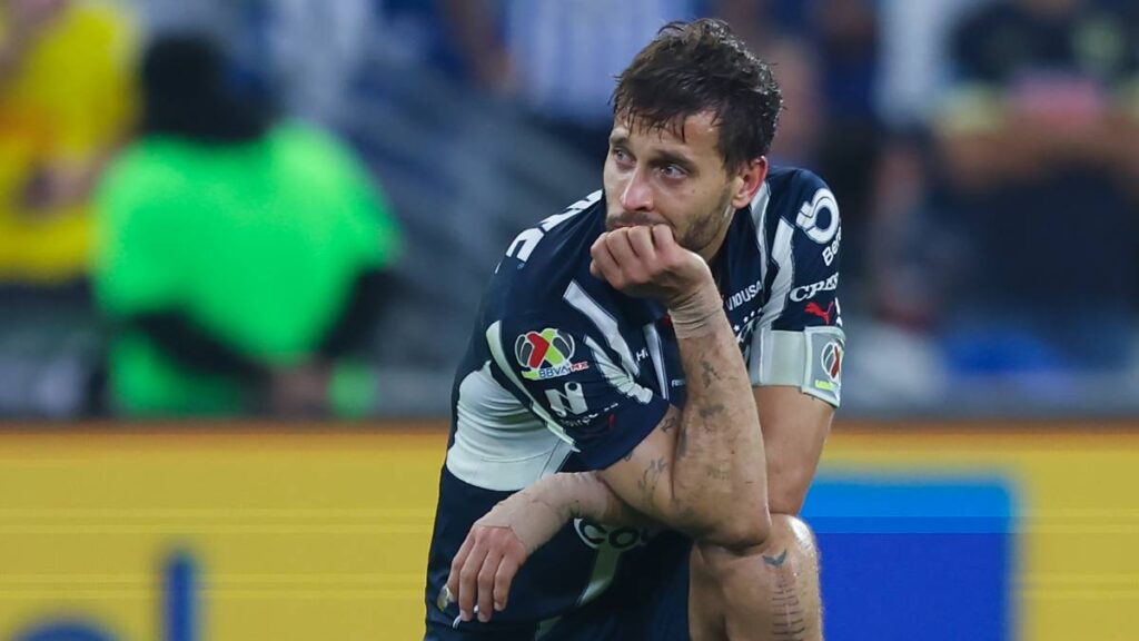 Sergio Canales lamenta la caída del Monterrey en la final. Imago 7