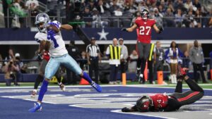 Los Cowboys sufren para llevarse una apretada victoria sobre los Buccaneers