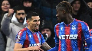 Daniel Muñoz encamina el empate del Crystal Palace ante un Manchester City que continúa de capa caída