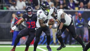 ¡Con la magia de la Navidad y de Lamar Jackson! Ravens derrota a Texans y toma la cima de la AFC Norte