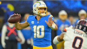 Los Chargers tienen pie y medio en playoffs tras vencer a los Broncos en duelo divisional