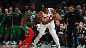 Embiid y los 76ers resisten ante Celtics para llevarse el triunfo navideño