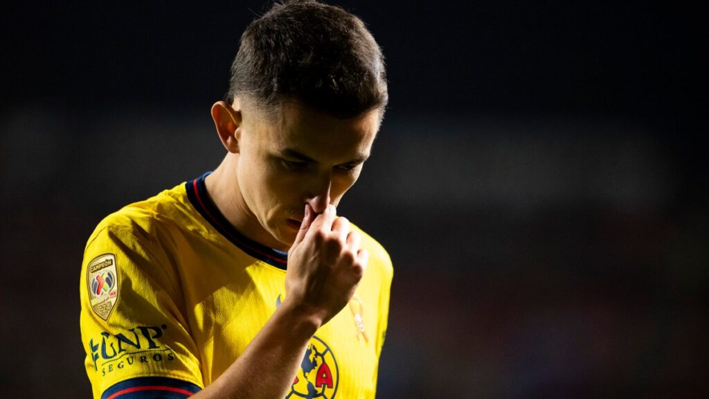 Álvaro Fidalgo decidió estrenar su nacionalidad mexicana al interpretar el Himno Nacional en la final ante Rayados.