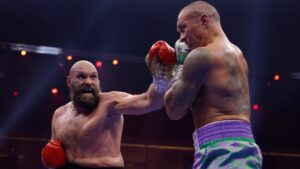 Oleksandr Usyk se queda con la revancha ante Tyson Fury para mantenerse como el mandón de los pesos pesados