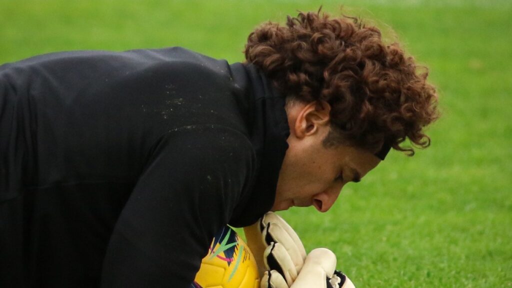 Guillermo Ochoa no entró en la convocatoria del AVS