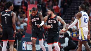 Rockets elimina a Warriors de la NBA Cup con polémica falta a 3 segundos de final