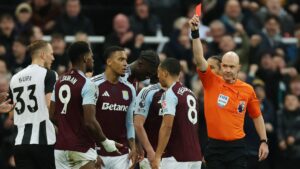 Así fue la reacción de Jhon Jáder Durán después de ver la roja ante Newcastle