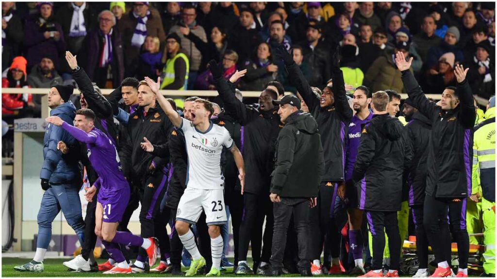 Jugadores piden el ingreso de la ambulancia en el Fiorentina vs Inter | Reuters