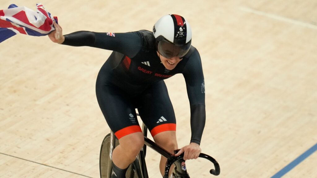 Katy Marchant fue atendida en el hospital por una fractura en el brazo tras terrible accidente en la UCI Track Champions League