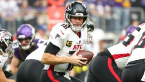 Kirk Cousins, con un pie fuera de Atlanta; los Falcons cortarían al quarterback antes de la próxima temporada