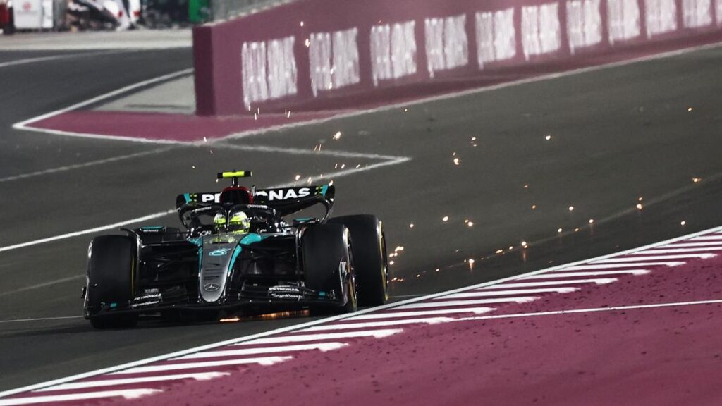 Hamilton y Sainz pincharon en Lusail