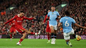 Liverpool le pasa por encima a Manchester City y es más líder que nunca de la Premier League