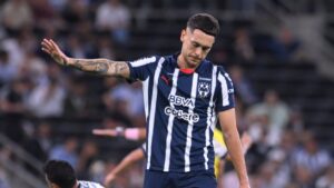 ¡Malas noticias para Monterrey! Lucas Ocampos sufre una lesión muscular apenas a los tres minutos de partido