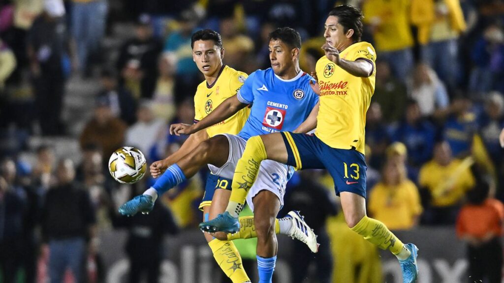 Luis Romo durante el partido contra el América