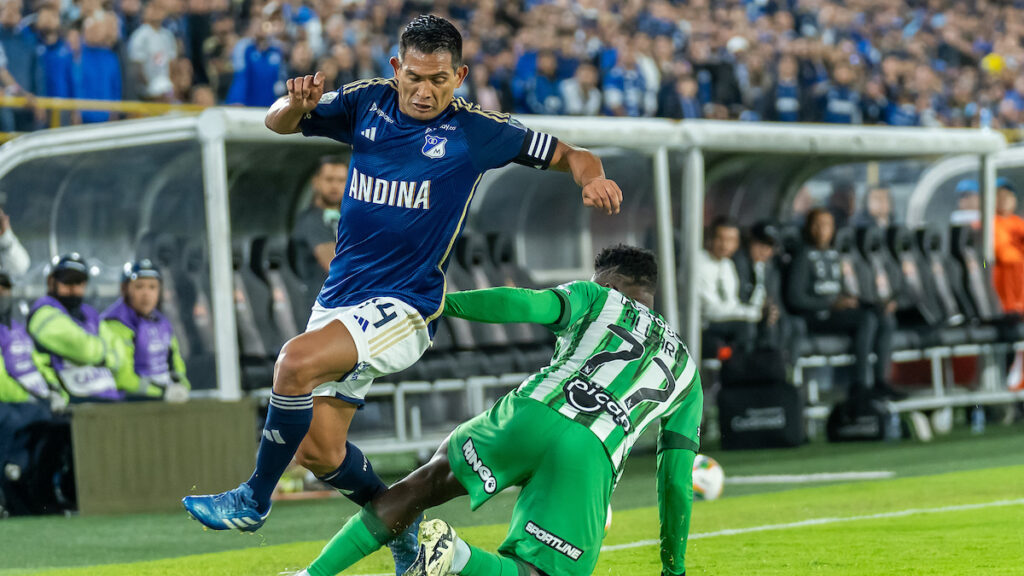 Partido entre Millonarios y Atlético Nacional. - Vizzor Image.