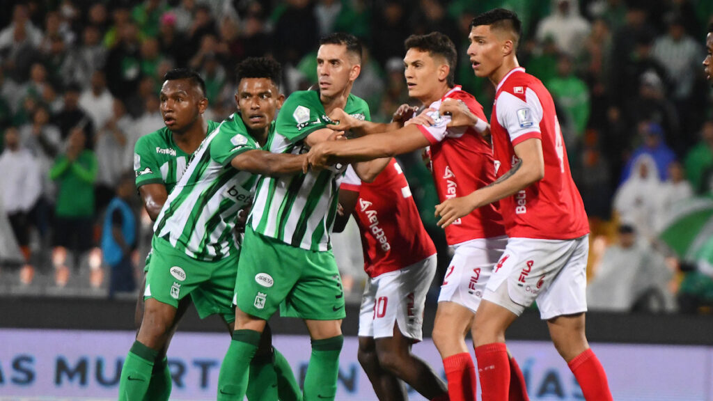 Partido entre Atlético Nacional y Santa Fe. - Vizzor Image.