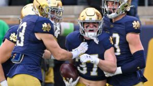 ¿Cuándo fue la última vez que Notre Dame fue campeón nacional de fútbol americano colegial de la NCAA y cuántos títulos tienen?