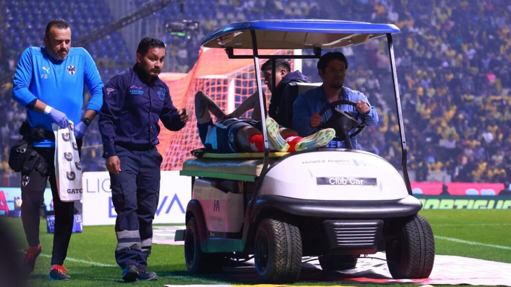 Lucas Ocampos en el carrito de las emergencias