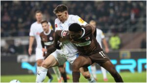 El St. Pauli planea acciones legales tras los insultos racistas en Internet hacia su jugador Dapo Afolayan