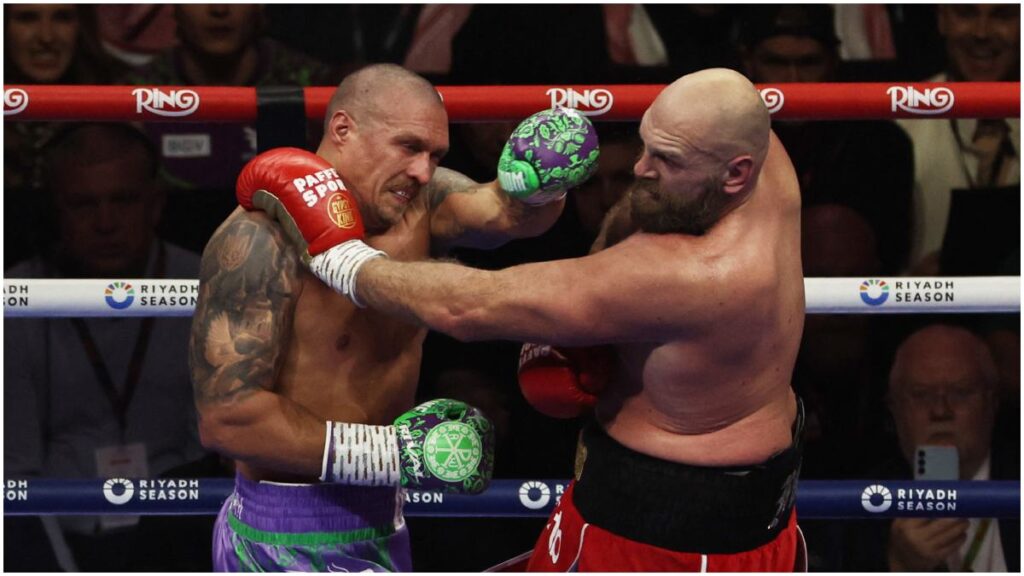 Oleksandr Usyk y Tyson Fury durante su revancha | Reuters