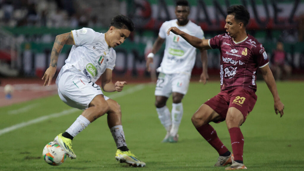 Partido entre Once Caldas y Deportes Tolima. - Vizzor Image.