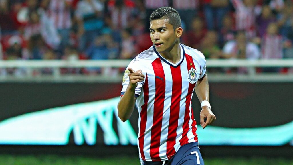 Orbelín Pineda desconoce los rumores que lo ponen en Chivas | Imago 7