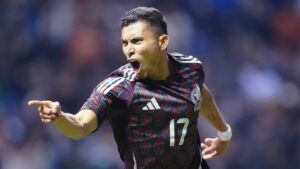 Directiva de Chivas, optimista respecto a pase de Orbelín Pineda